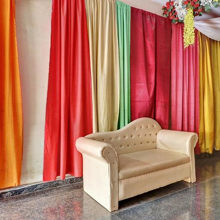 Capital O Royal Inn Near Laskar Gwalior Exterior photo