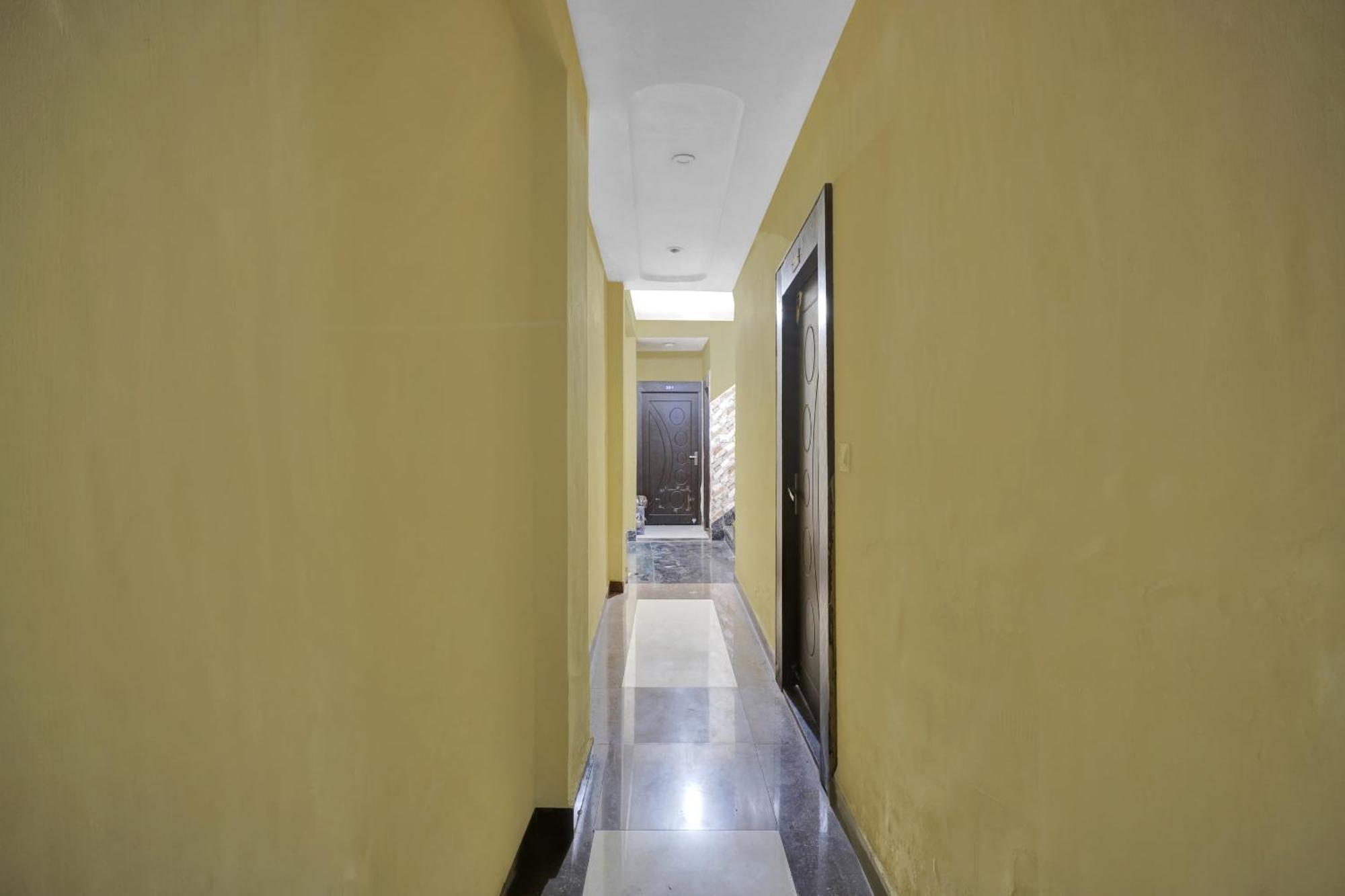 Capital O Royal Inn Near Laskar Gwalior Exterior photo