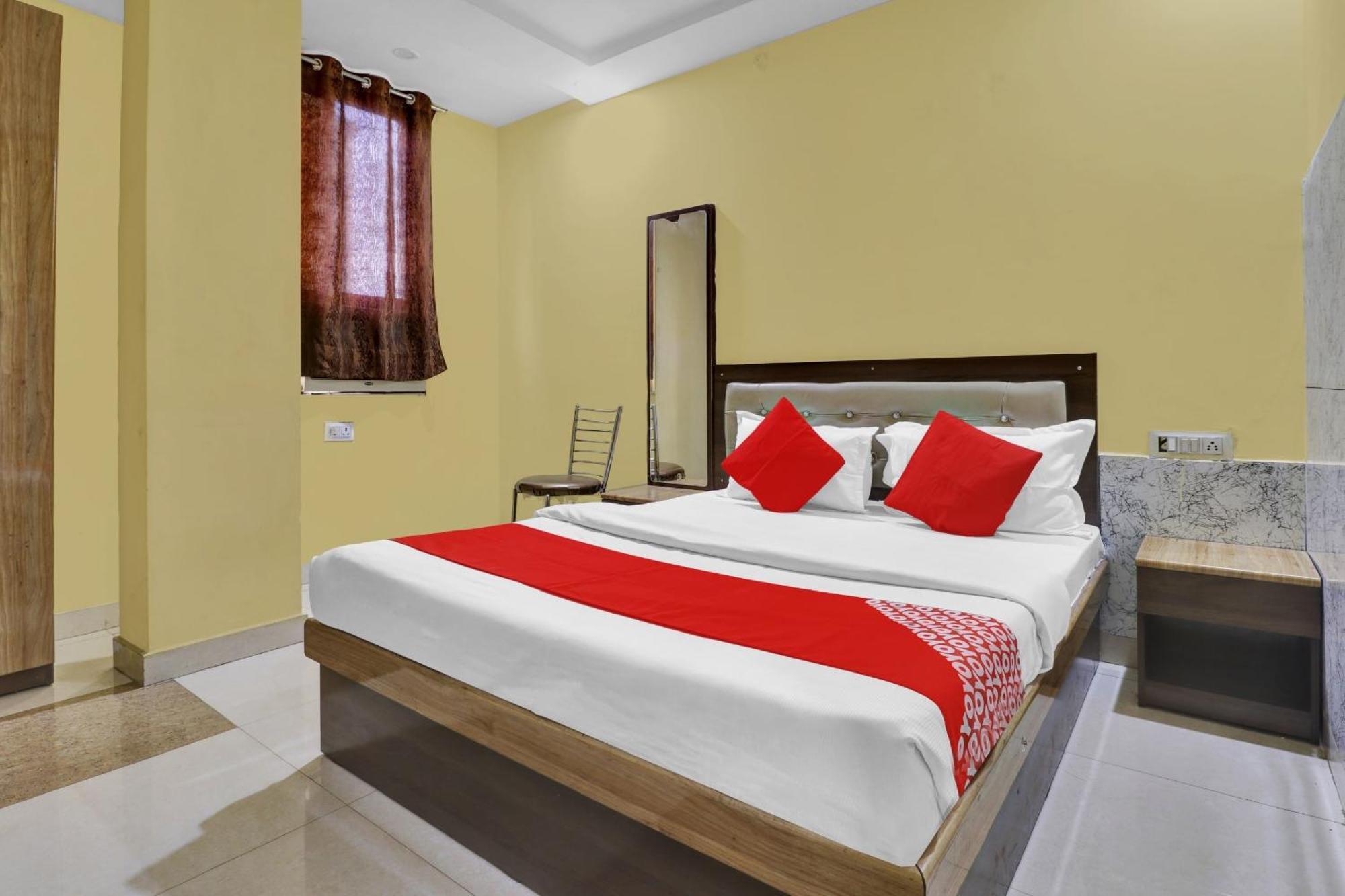 Capital O Royal Inn Near Laskar Gwalior Exterior photo